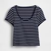 Tricou crop modern cu mânecă șapcă Tricou crop modern cu mânecă șapcă