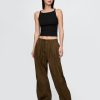 Tricou crop modern cu șorț și gât Tricou crop modern cu șorț și gât