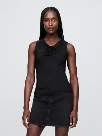 Tricou decupat cu gât
