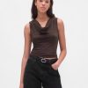 Tricou decupat cu gât