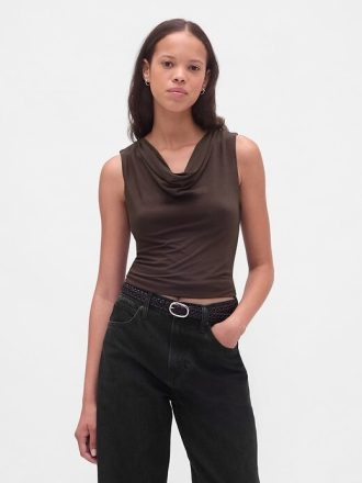 Tricou decupat cu gât