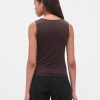 Tricou decupat cu gât