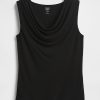 Tricou decupat cu gât