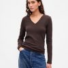 Tricou mic mic cu decolteu în V modern