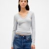 Tricou mic mic cu decolteu în V modern