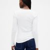 Tricou mic mic cu decolteu în V modern