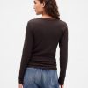 Tricou mic mic cu decolteu în V modern