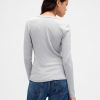 Tricou mic mic cu decolteu în V modern