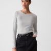 Tricou modern cu decolteu