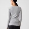 Tricou modern cu decolteu