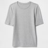 Tricou modern cu decolteu