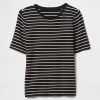 Tricou modern cu decolteu Tricou modern cu decolteu