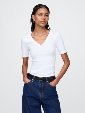 Tricou modern cu decolteu în V